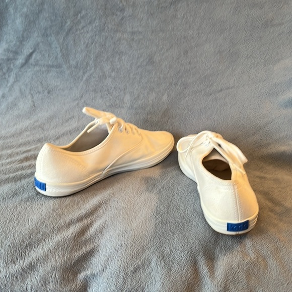Keds White Canvas Champion Sneakers. Lightly worn Size 8. - Picture 3 of 4